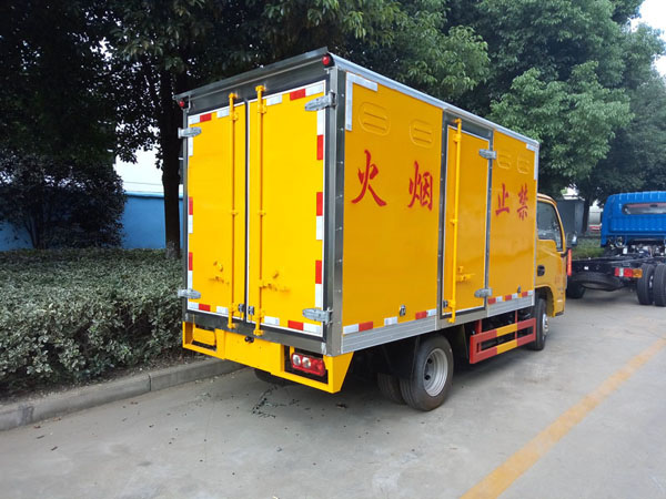 躍進(jìn)3.3米柴油（藍(lán)牌）雜項危險品廂式車