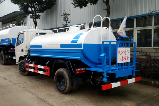 東風小卡3噸灑水車
