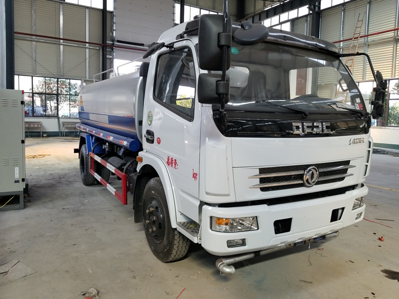 東風(fēng)多利卡9.5方灑水車