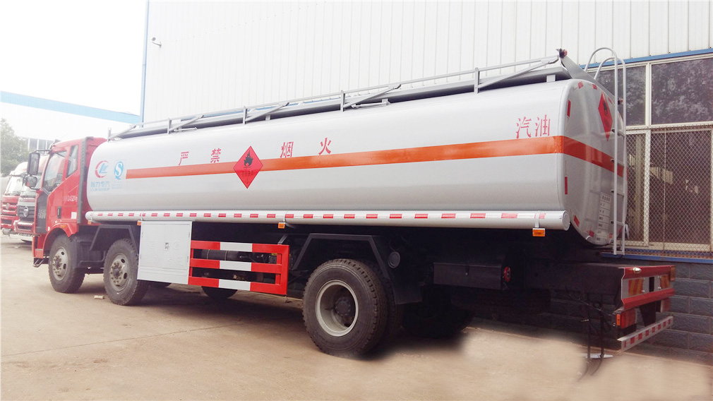解放小三軸19.523方加油車(chē)