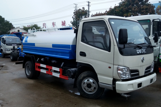 東風小卡3噸灑水車