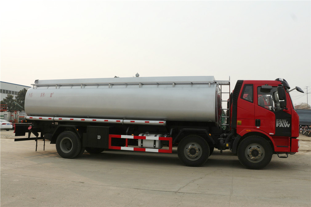 解放小三軸19.523方加油車(chē)