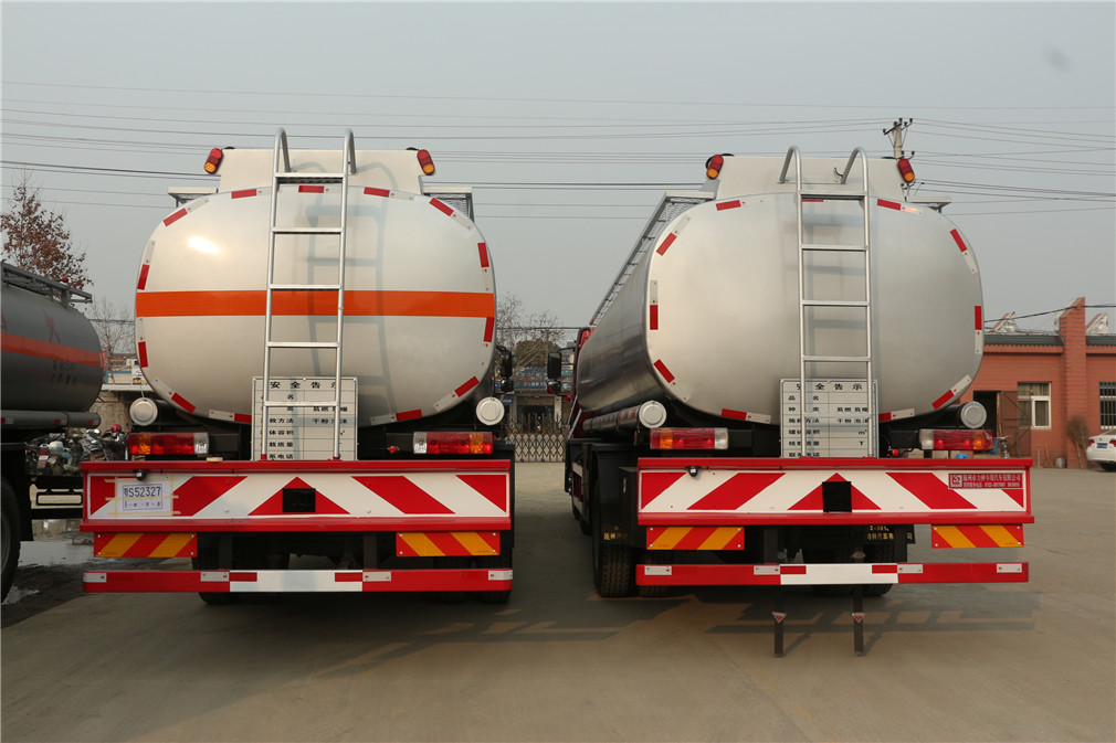 解放小三軸19.523方加油車(chē)