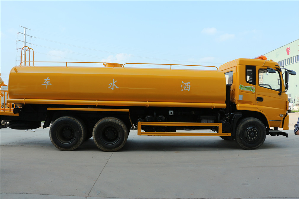 東風(fēng)特商灑水車(chē)（20方）