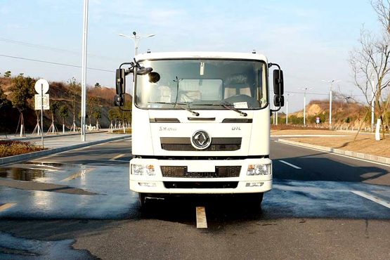 東風13.7方灑水車