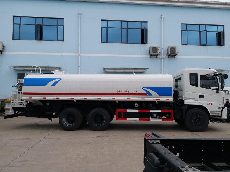 東風(fēng)22.5方灑水車