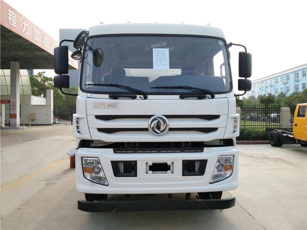 東風(fēng)御龍（20方）灑水車(chē)